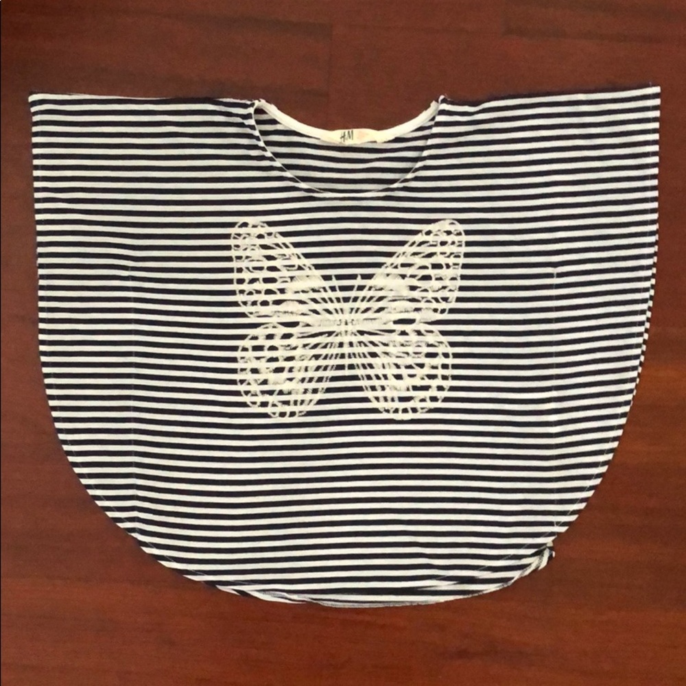 H&M girl’s size 6-8 shirt with butterfly